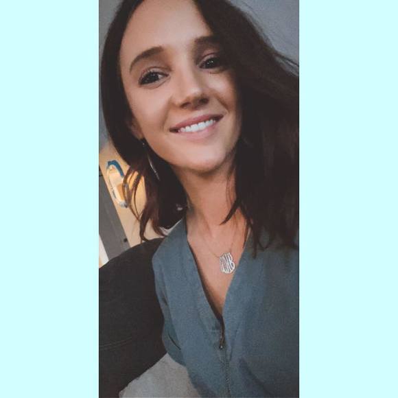 Meet your Posher, Hannah - Picture 1 of 1